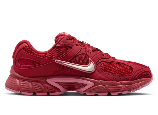 Nike Damen V5 Runner in Team Crimson
