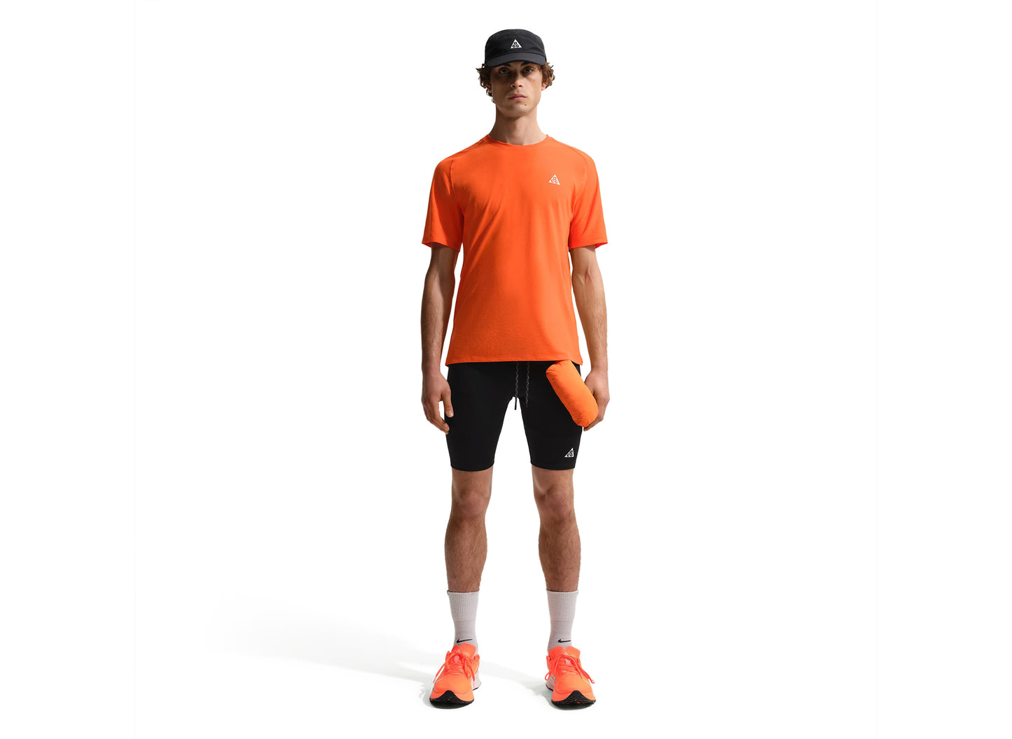Camiseta Nike ACG "Solar Chase" Dri-FIT ADV de trail running en naranja seguridad