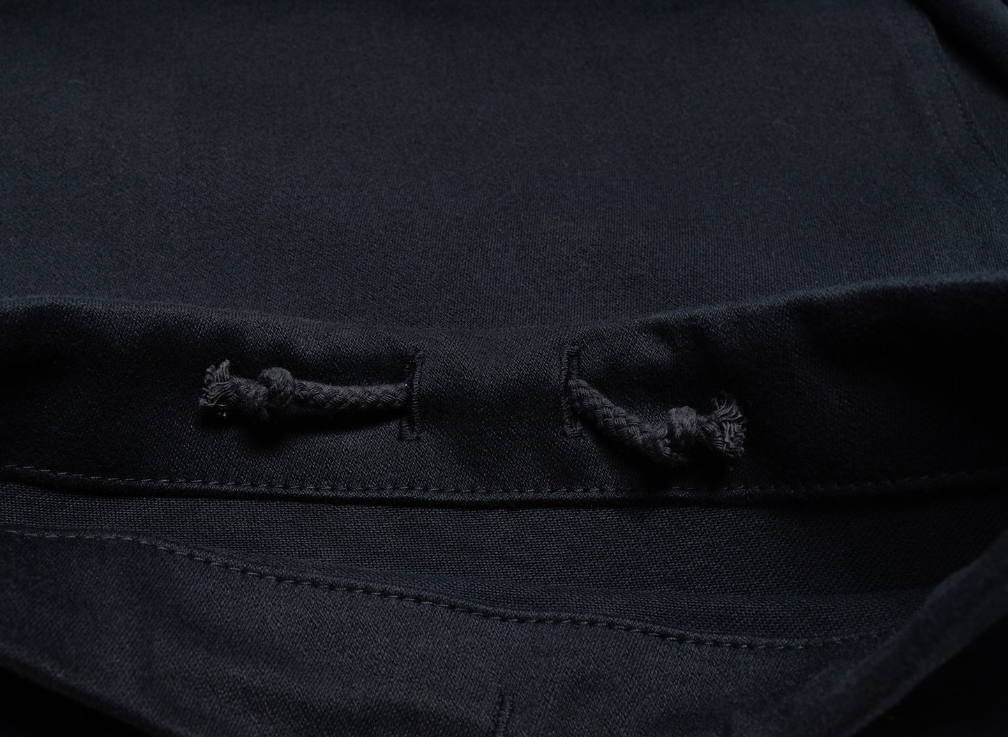 Comme des Garçons HOMME Pantalón de sarga de algodón en azul marino