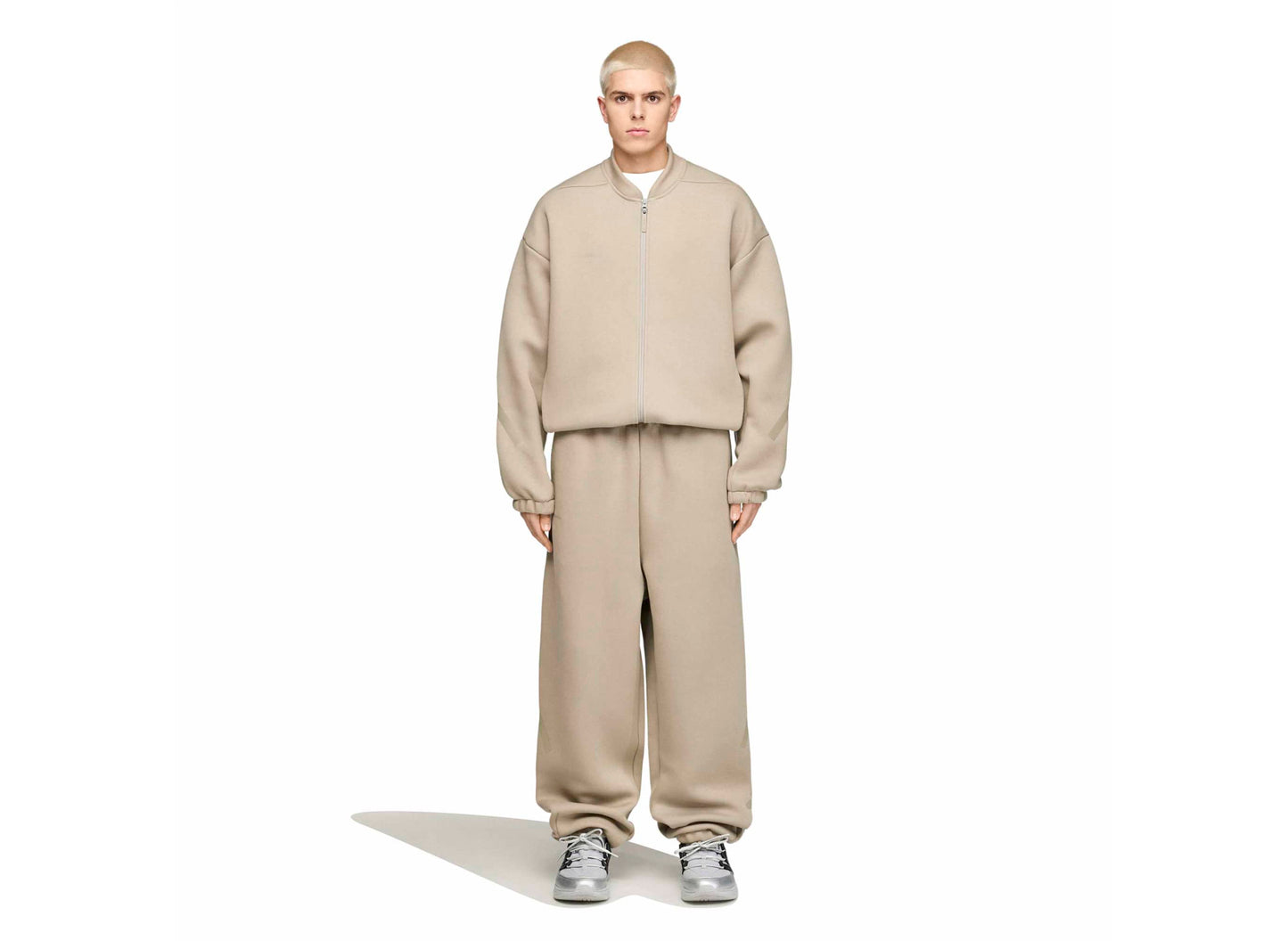 Pantalón de chándal Z.N.E. de Adidas x Entire Studios en beige masilla