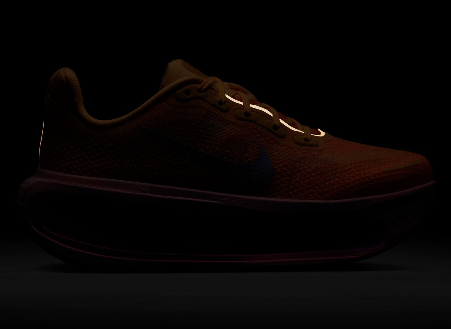 Women's Nike Vomero Premium in 'Tangerine Tint / Tattoo' — view 6