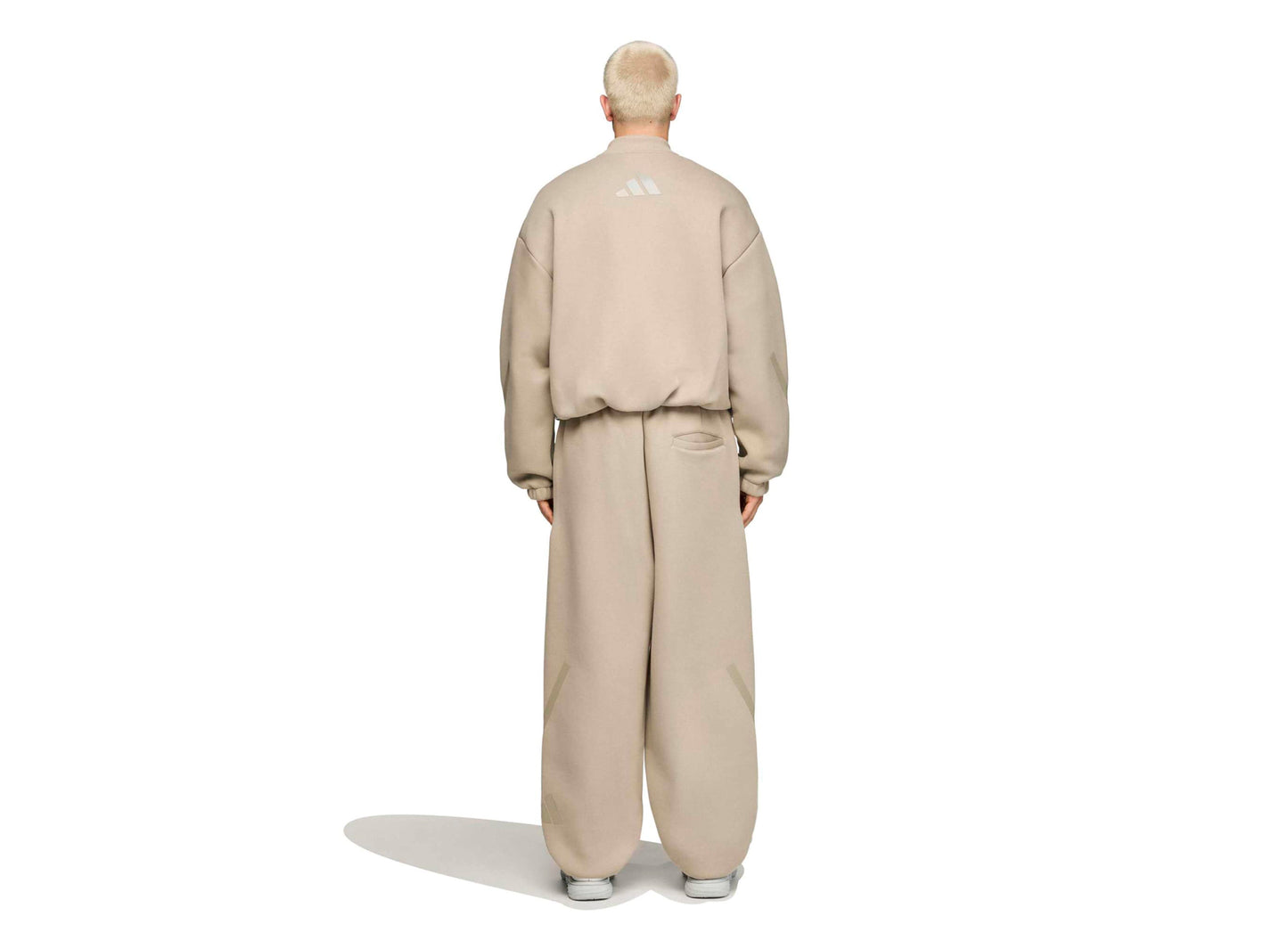 Pantalón de chándal Z.N.E. de Adidas x Entire Studios en beige masilla