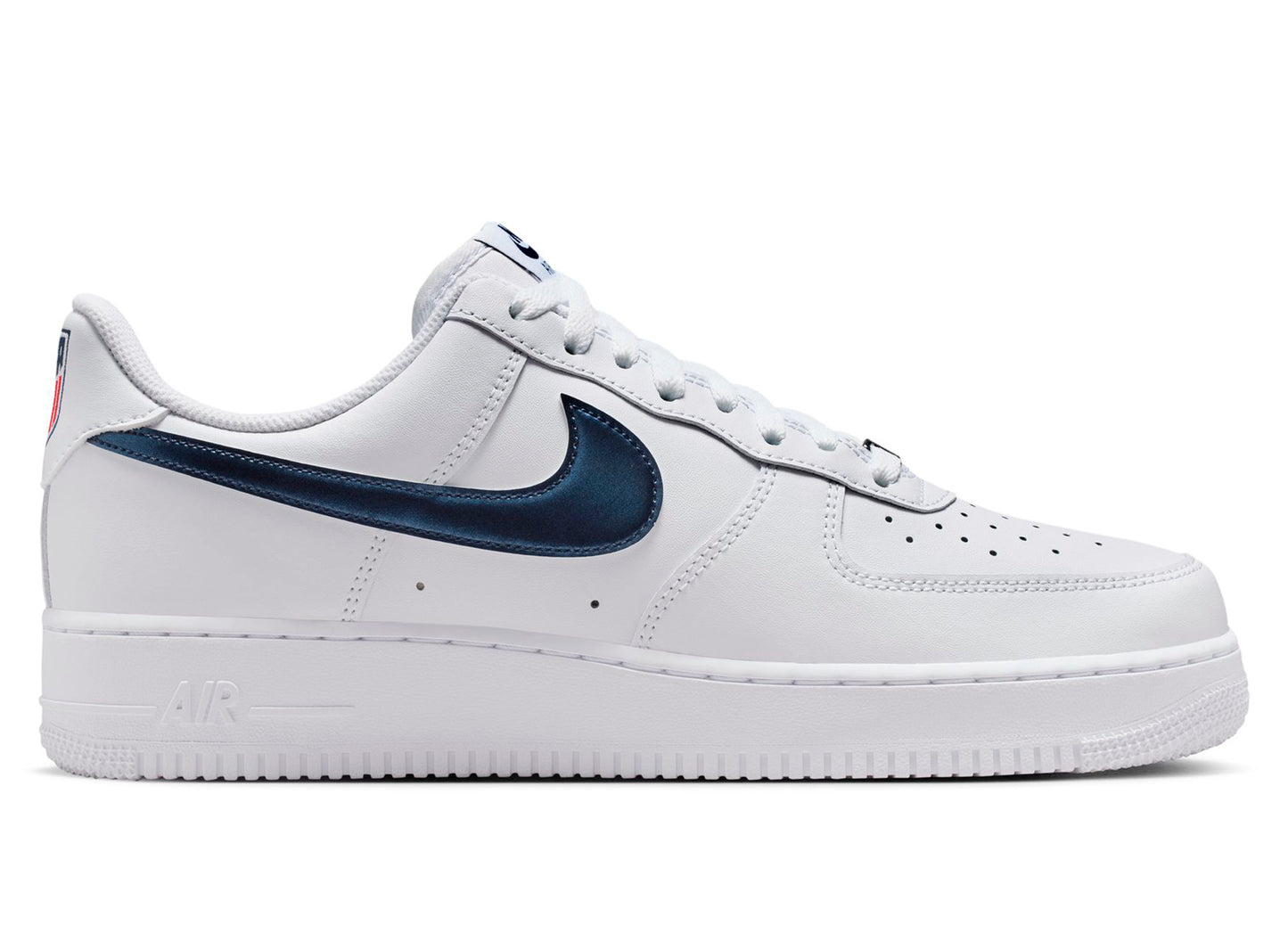Nike Air Force 1 '07 LV8 in Weiß / Midnight Navy „USA Soccer“
