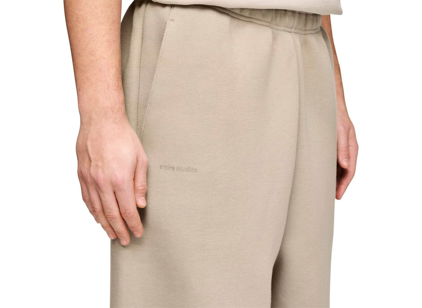 Pantalón de chándal Z.N.E. de Adidas x Entire Studios en beige masilla