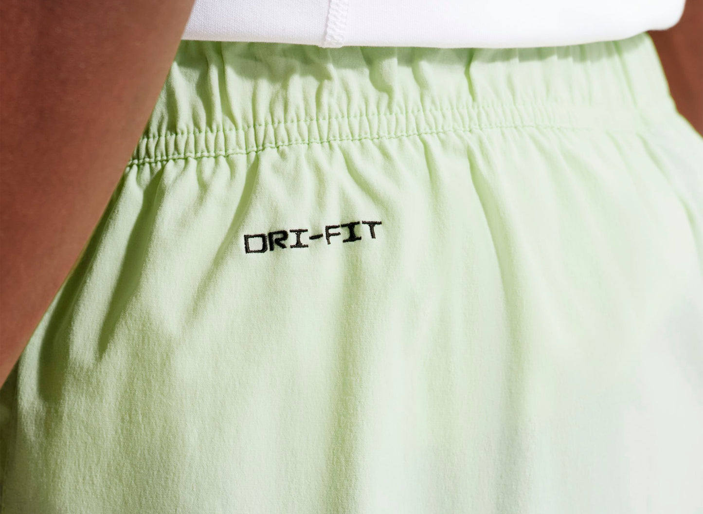 Pantalones Nike Tech Dri-FIT de tejido Woven en color Lima Líquido Claro