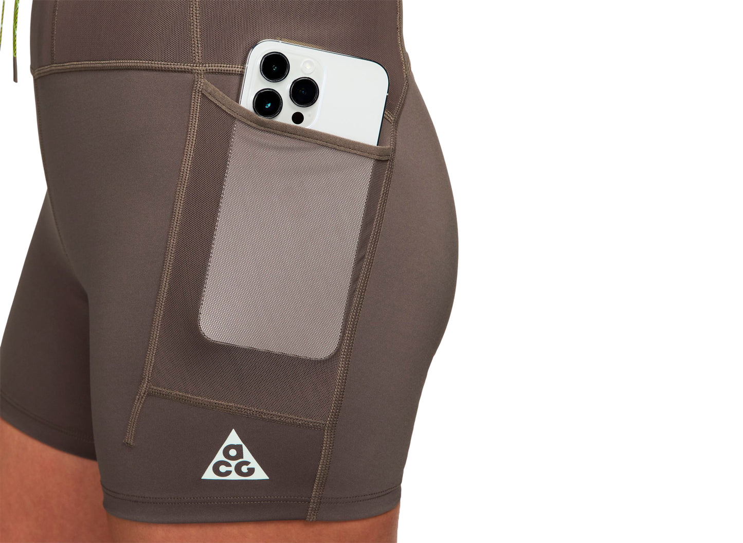 Pantalones cortos de trail running de 10 cm Nike ACG Dri-FIT de talle alto para mujer en Ironstone