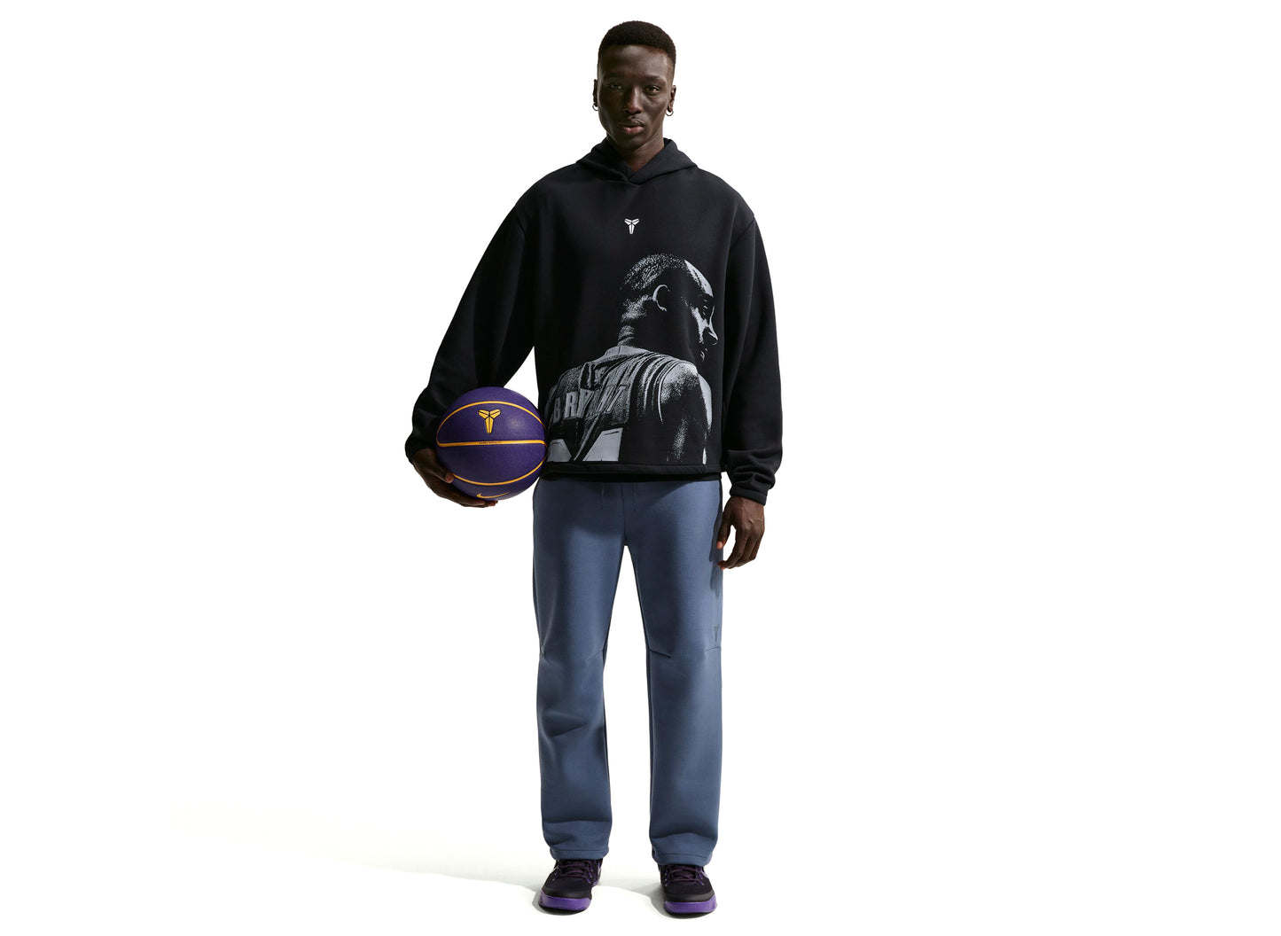 Sudadera con capucha Nike Kobe de forro polar con tecnología Dri-FIT (negra/blanca)