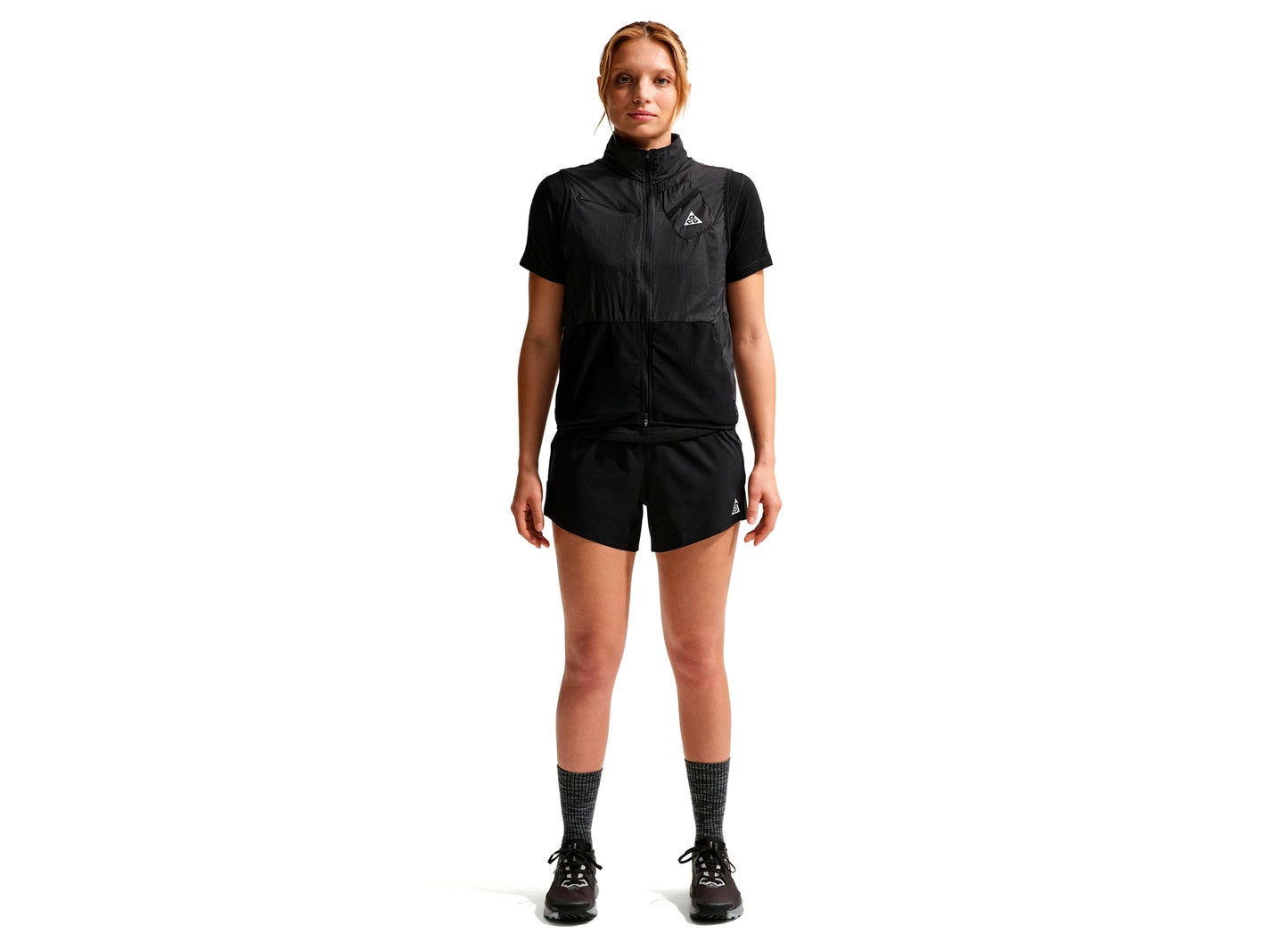 Pantalones cortos de trail running Nike ACG Dri-FIT de tiro medio para mujer en negro