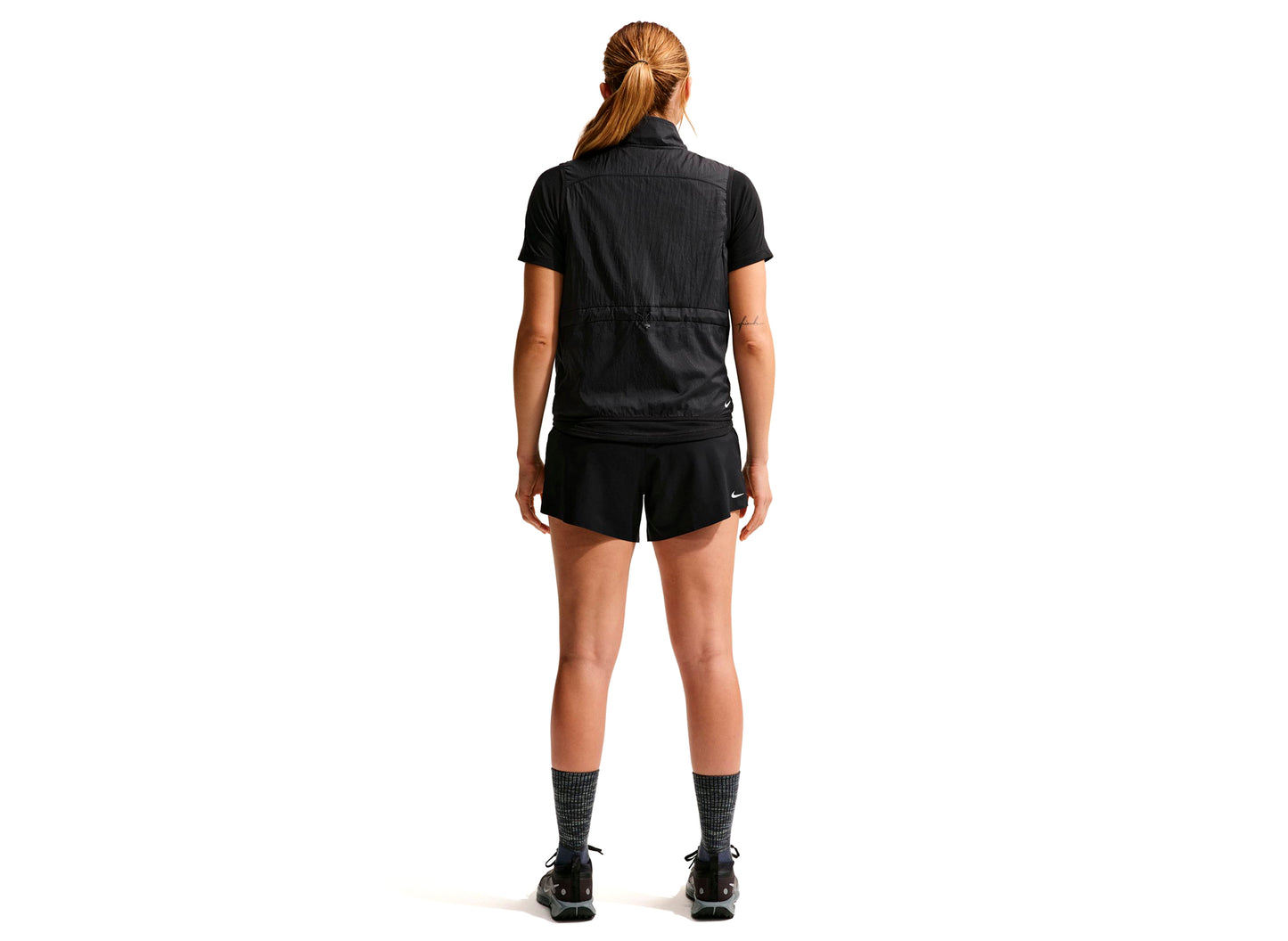 Pantalones cortos de trail running Nike ACG Dri-FIT de tiro medio para mujer en negro