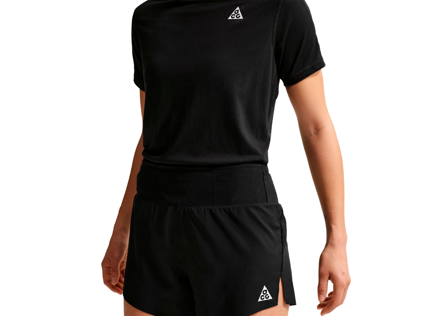 Pantalones cortos de trail running Nike ACG Dri-FIT de tiro medio para mujer en negro