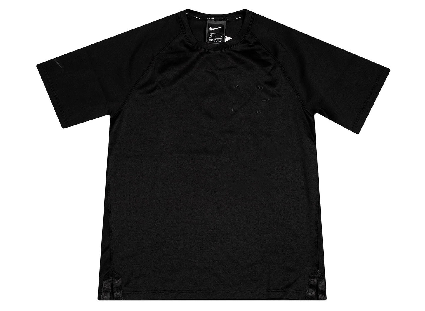 Camiseta Nike Sportswear Tech Pack