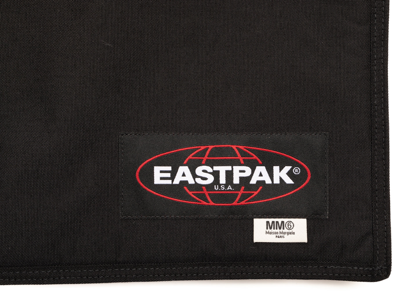 Eastpak x Maison Margiela Umhängetasche in Schwarz