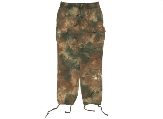Pantalones cargo John Elliott Camo de satén reverso