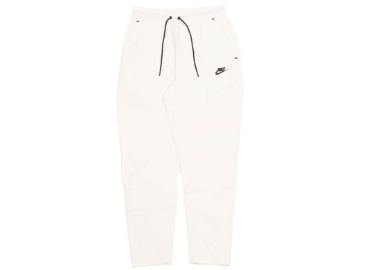 Nike Sportswear Tech Essentials Webhose