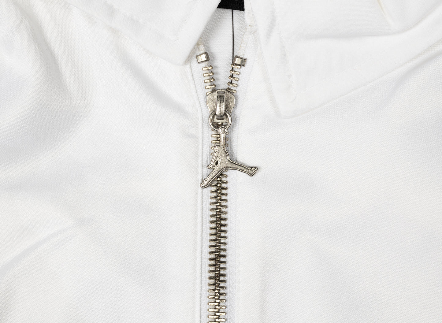Top Jordan New Classics Capsule con cremallera para mujer en blanco