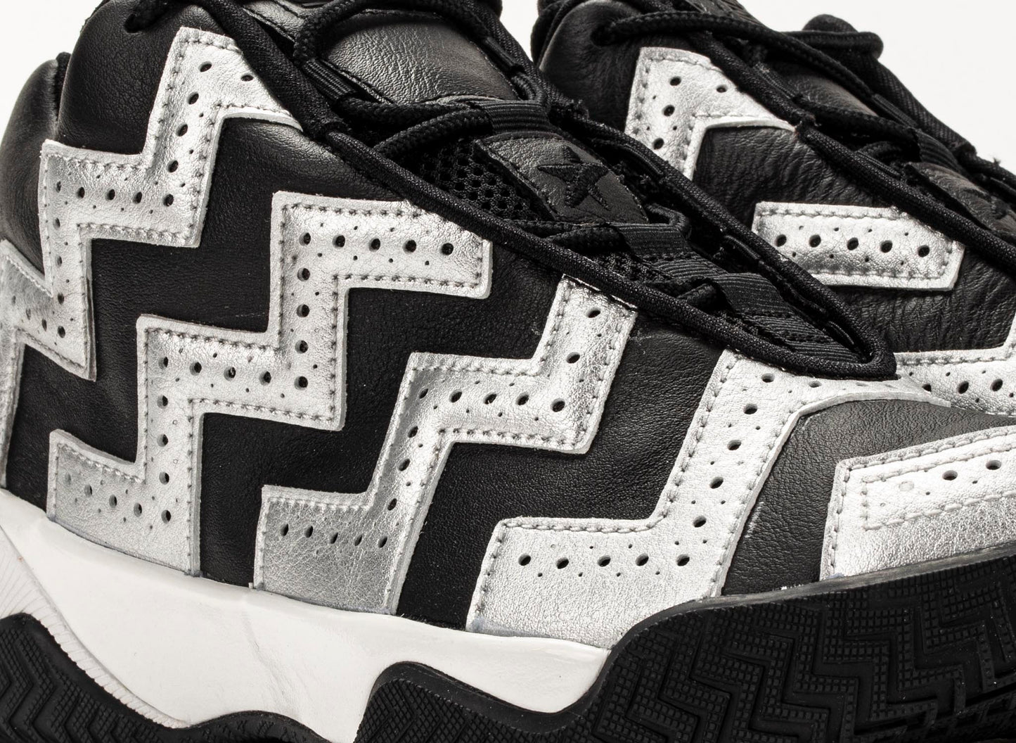 Converse WOMENS Mission VLTG V in Black