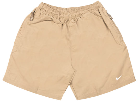 Pantalones cortos Nike NRG Solo Swoosh en color Malt