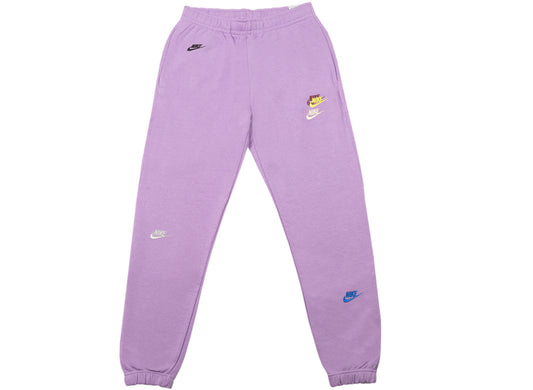Pantalones de felpa Nike Sportswear Essentials+ en color violeta